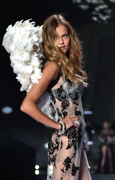 Victoria’s Secret melekleri nefesleri kesti