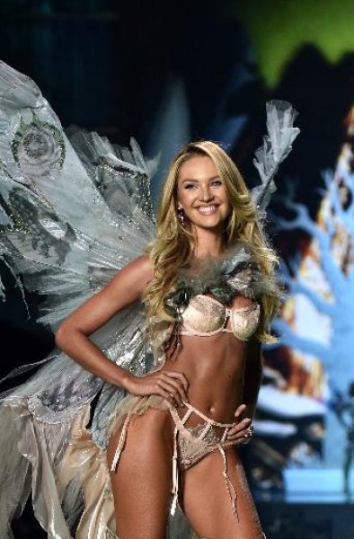 Victoria’s Secret melekleri nefesleri kesti