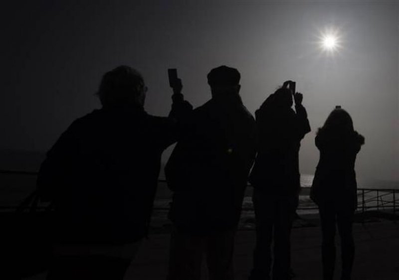 Dünyadan Güneş tutulması manzaraları