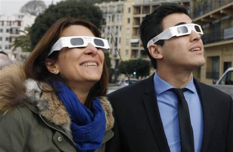 Dünyadan Güneş tutulması manzaraları