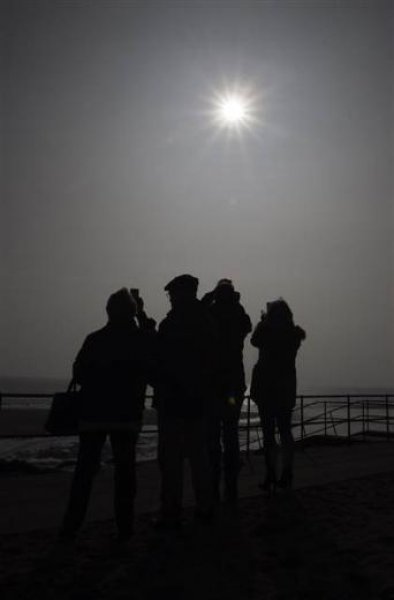 Dünyadan Güneş tutulması manzaraları