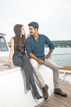 Fahriye ile Burak galaya el ele geldi