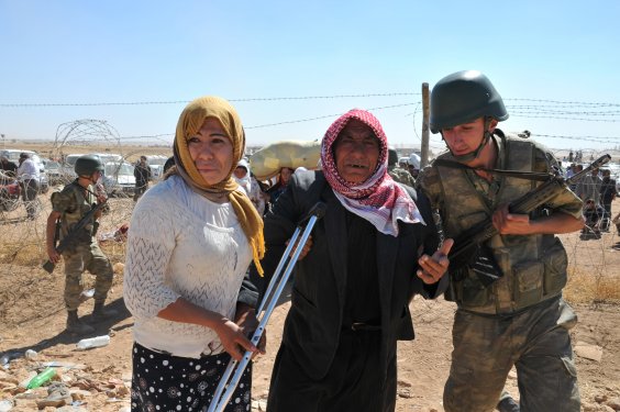 Genelkurmay Suriyelilere yardım fotoğraflarını paylaştı