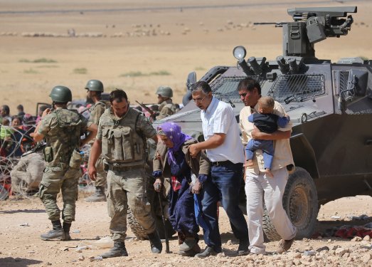 Genelkurmay Suriyelilere yardım fotoğraflarını paylaştı