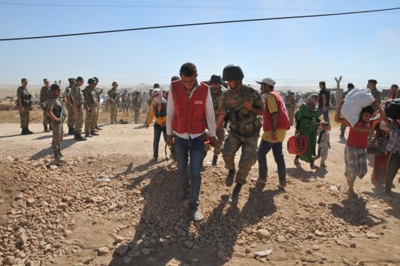 Genelkurmay Suriyelilere yardım fotoğraflarını paylaştı