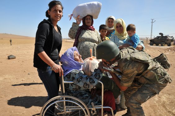 Genelkurmay Suriyelilere yardım fotoğraflarını paylaştı