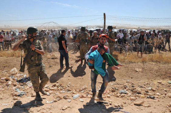 Genelkurmay Suriyelilere yardım fotoğraflarını paylaştı