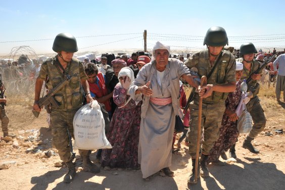 Genelkurmay Suriyelilere yardım fotoğraflarını paylaştı