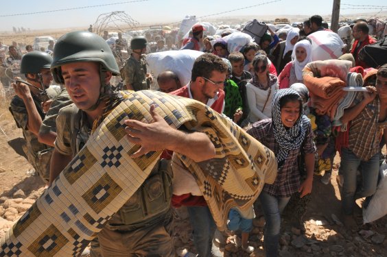 Genelkurmay Suriyelilere yardım fotoğraflarını paylaştı