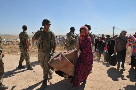 Genelkurmay Suriyelilere yardım fotoğraflarını paylaştı