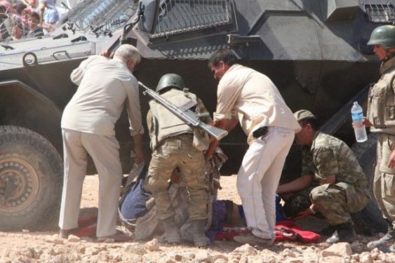 Genelkurmay Suriyelilere yardım fotoğraflarını paylaştı