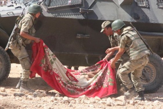 Genelkurmay Suriyelilere yardım fotoğraflarını paylaştı