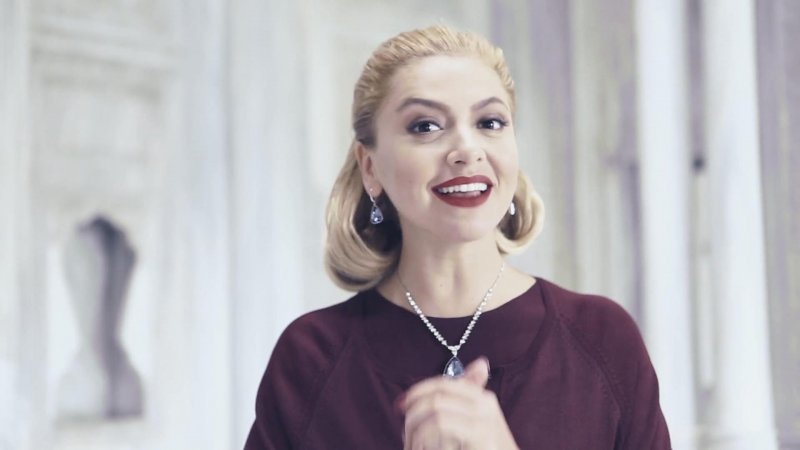 Hadise InStyle dergisinin Kasım sayısı için poz verdi 