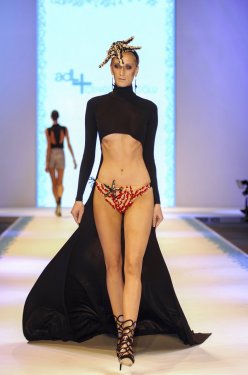 Hakan Akkaya'dan Didem Soydan'a sert eleştiri 