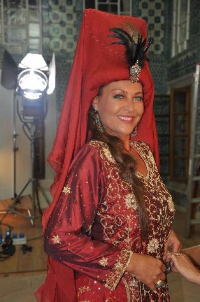 Hülya Avşar Safiye Sultan'ı oynayacak