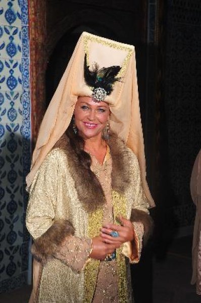 Hülya Avşar Safiye Sultan'ı oynayacak