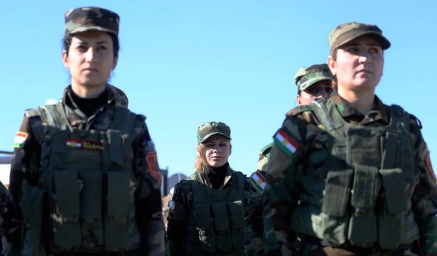 Kadın peşmergelerin beceri eğitiminden kareler