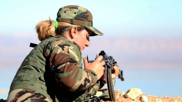 Kadın peşmergelerin beceri eğitiminden kareler