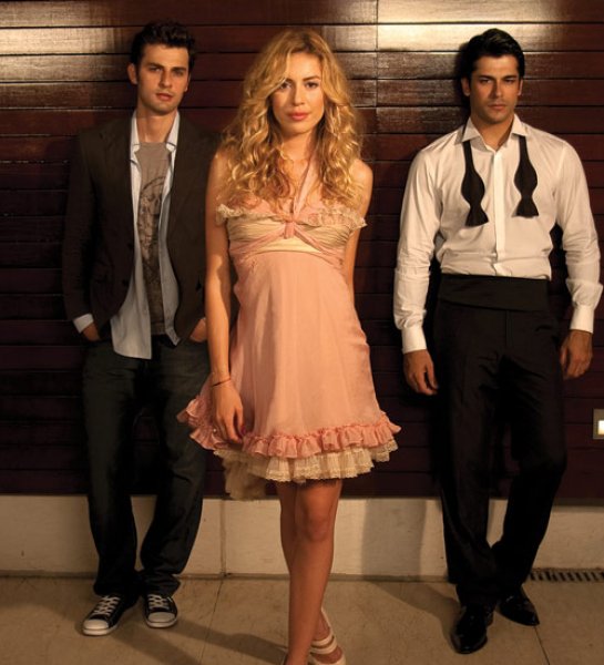 Kenan İmirzalıoğlu'dan eşi Sinem'e sürpriz parti