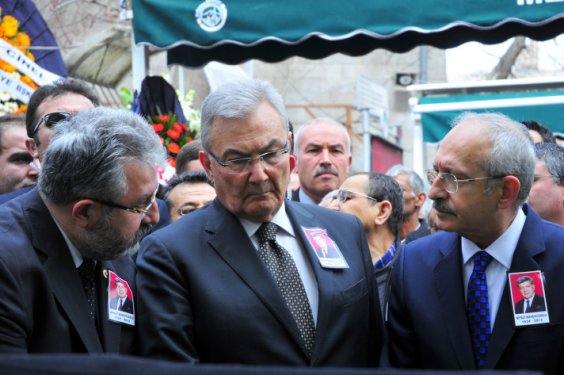 Kılıçdaroğlu ve Baykal cenaze töreninde buluştu