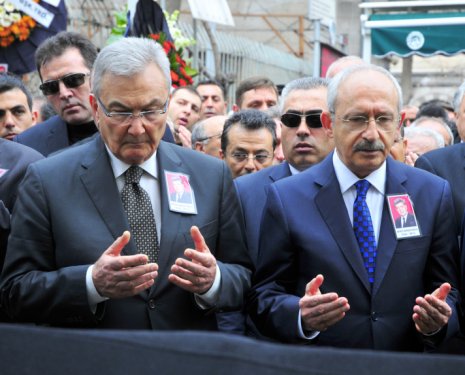 Kılıçdaroğlu ve Baykal cenaze töreninde buluştu