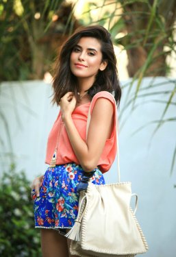 Kürt kızı Sazan Barzani