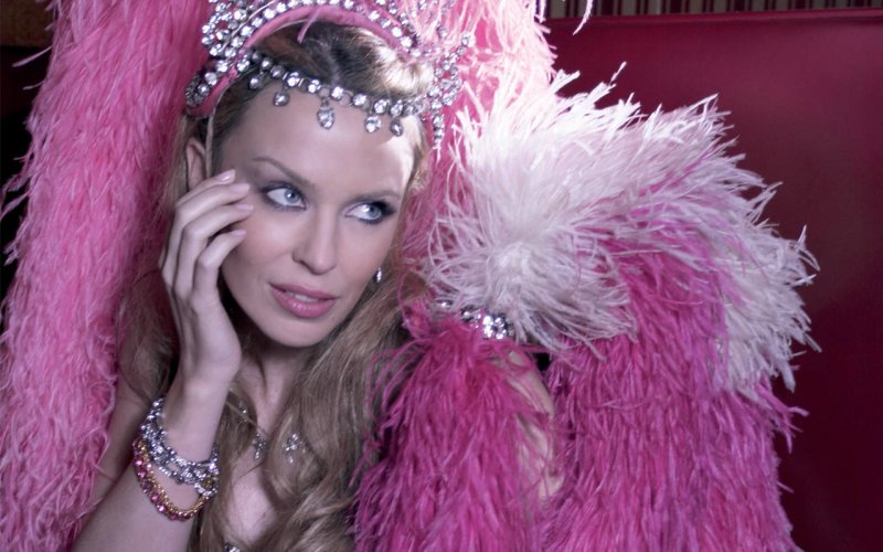 Kylie Minogue muhteşem fiziği ile herkesi şaşırttı