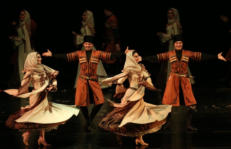 Lezginka Bursalıları coşturdu