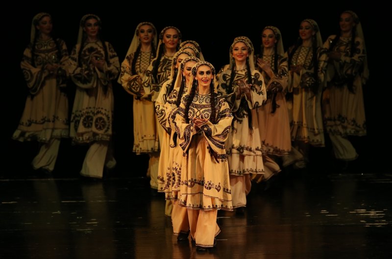 Lezginka Bursalıları coşturdu