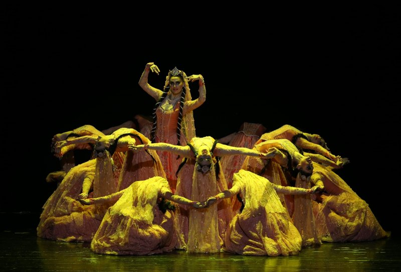 Lezginka Bursalıları coşturdu