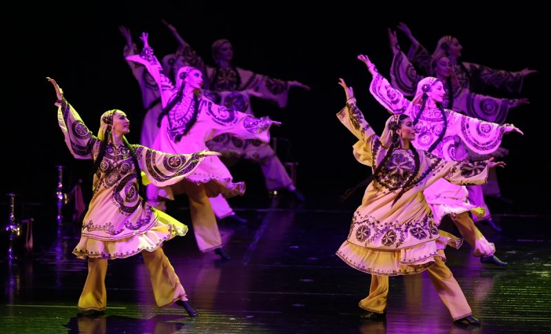 Lezginka Bursalıları coşturdu