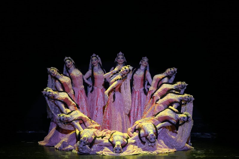 Lezginka Bursalıları coşturdu