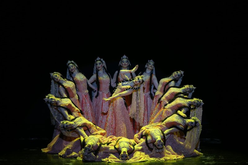 Lezginka Bursalıları coşturdu