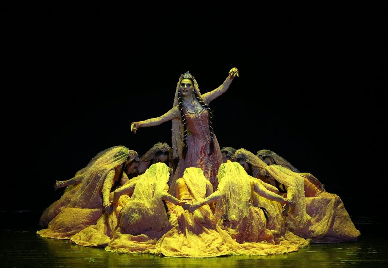 Lezginka Bursalıları coşturdu