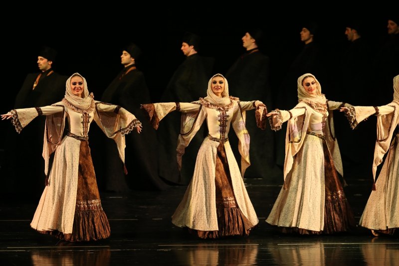 Lezginka Bursalıları coşturdu