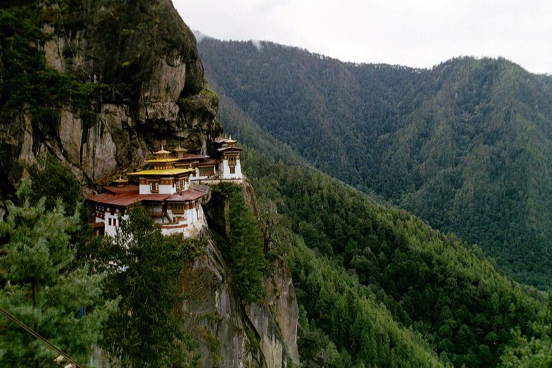 Budizm’in en önemli simgesi: Kaplan Yuvası Manastırı