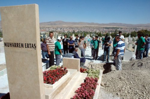 Neşet Ertaş son yolculuğuna uğurlandı