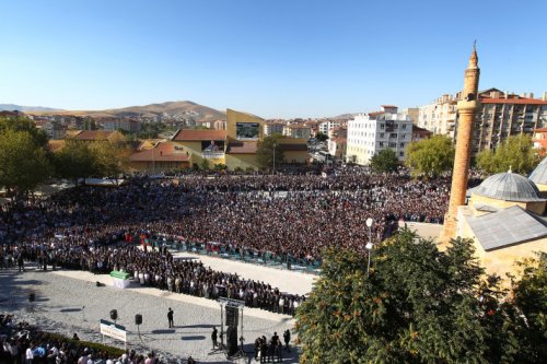 Neşet Ertaş son yolculuğuna uğurlandı