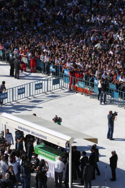 Neşet Ertaş son yolculuğuna uğurlandı