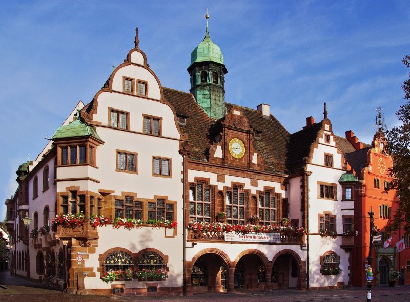 Alplerin kozmopolit şehri: Basel