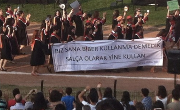 ODTÜ mezuniyet töreninden kötü espirili pankartlar