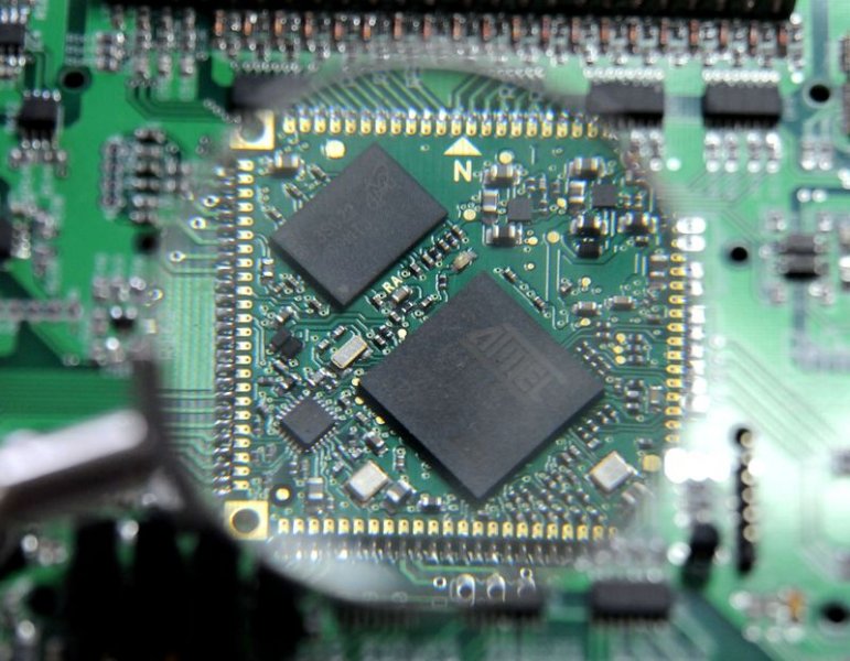 İzmirli genç masa üstü bilgisayarı cebe sığdırdı