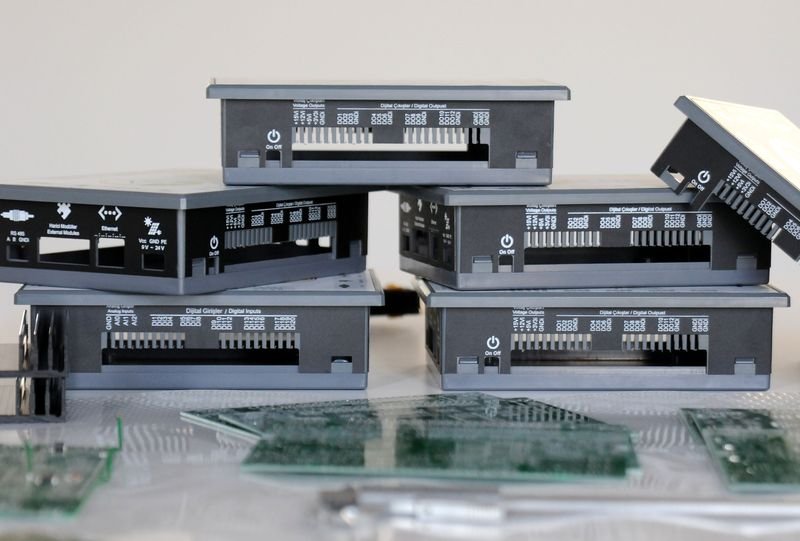 İzmirli genç masa üstü bilgisayarı cebe sığdırdı