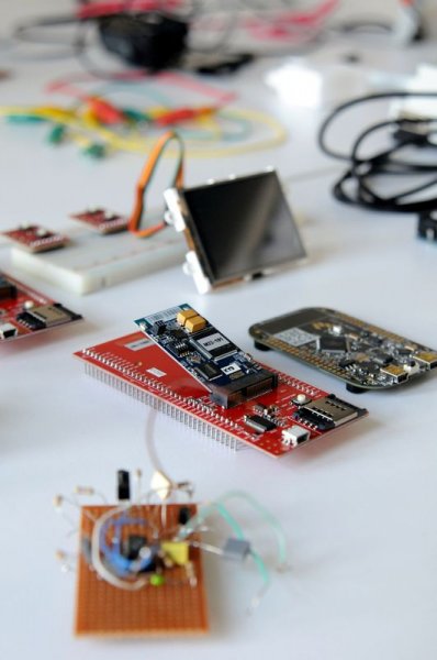 İzmirli genç masa üstü bilgisayarı cebe sığdırdı