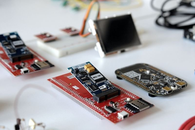 İzmirli genç masa üstü bilgisayarı cebe sığdırdı