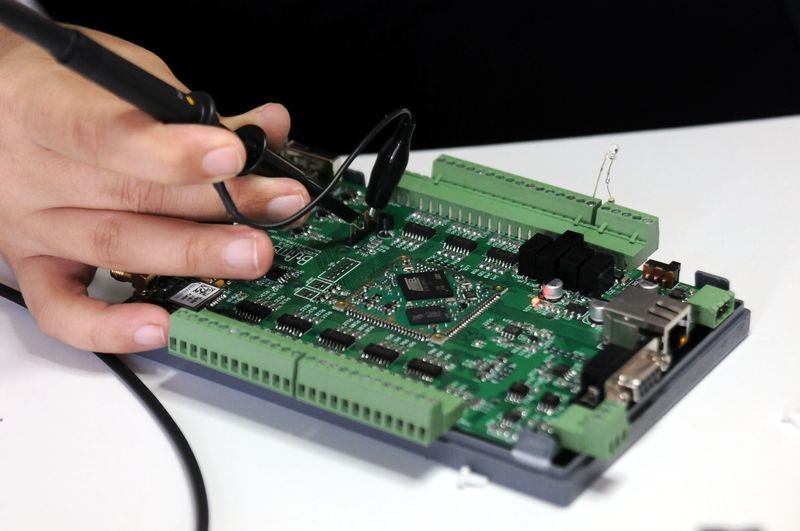 İzmirli genç masa üstü bilgisayarı cebe sığdırdı