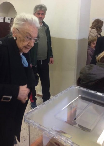 Oy kullanan ünlüler