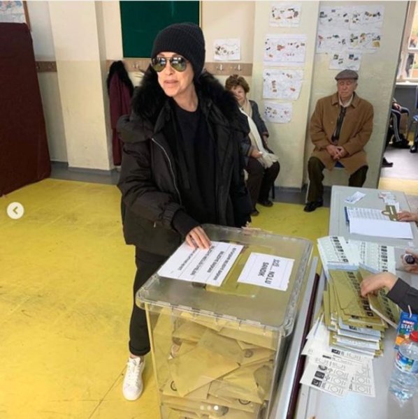 Oy kullanan ünlüler