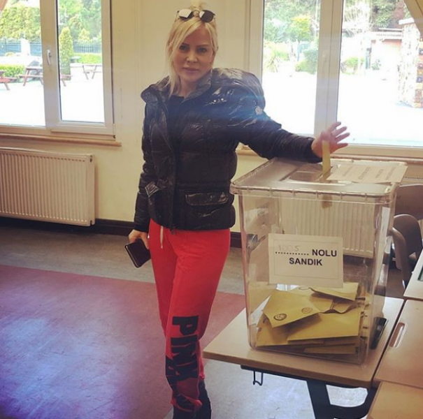 Oy kullanan ünlüler