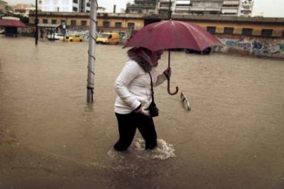 Atina sular altında